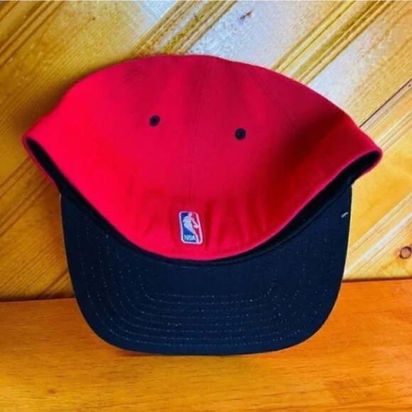 ADIDAS NBA Chi Bulls Hat - Picture 2 of 3